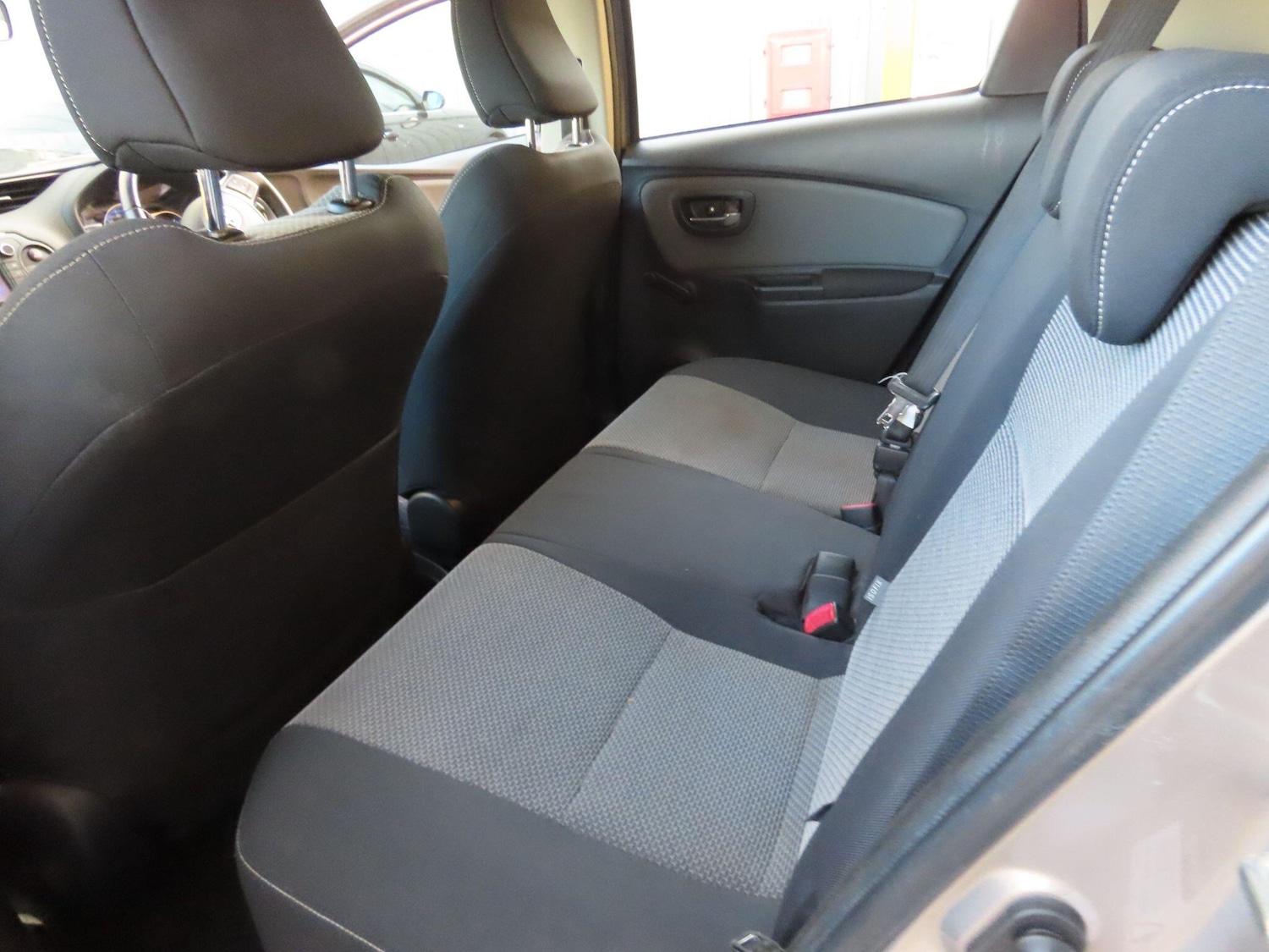 Used Toyota Yaris 2015 for sale - 76512889: Photo 10