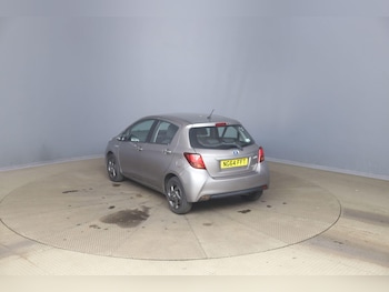 Used Toyota Yaris 2015 for sale - 76512889: Photo