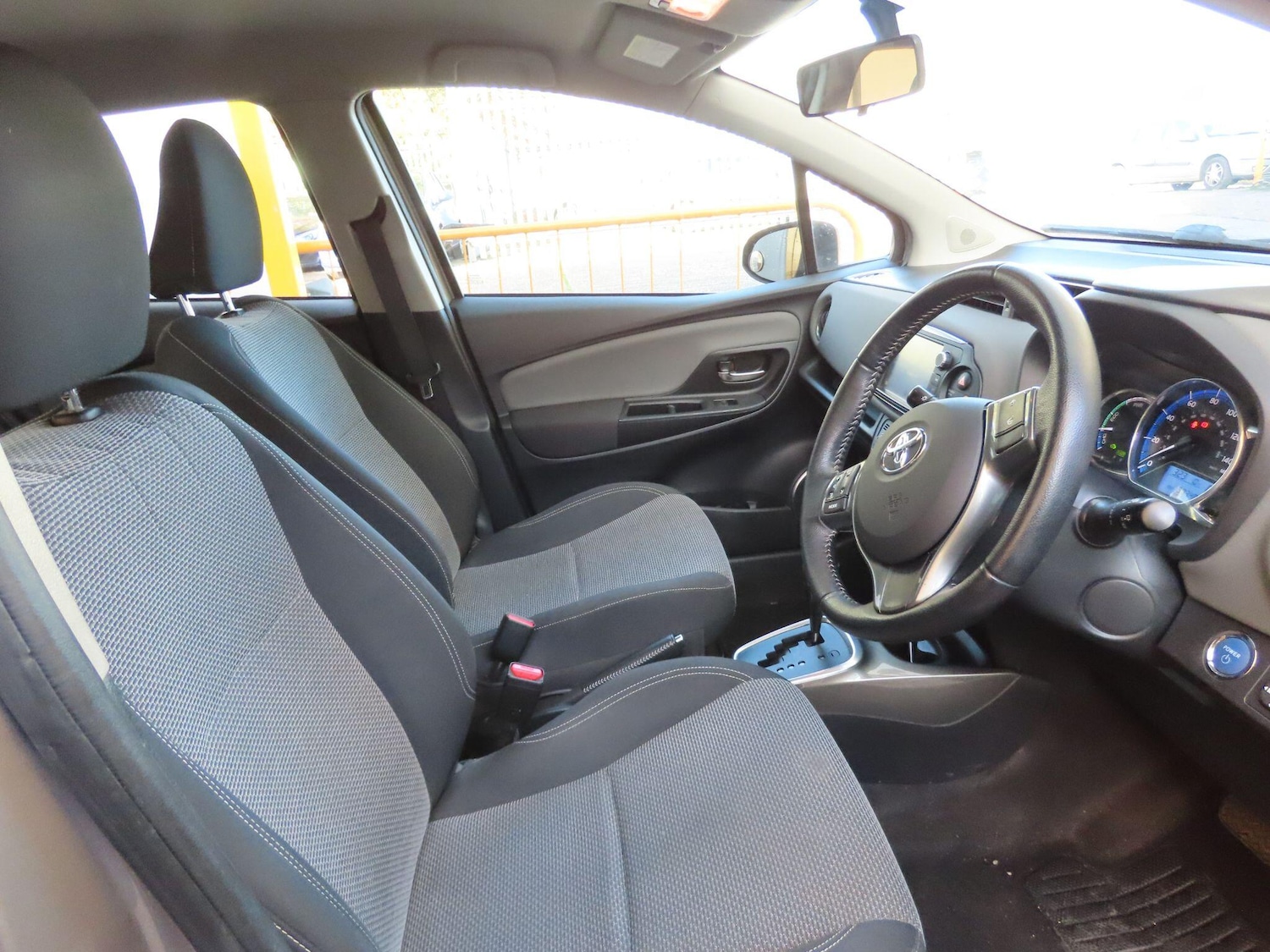 Used Toyota Yaris 2015 for sale - 76512889: Photo 9