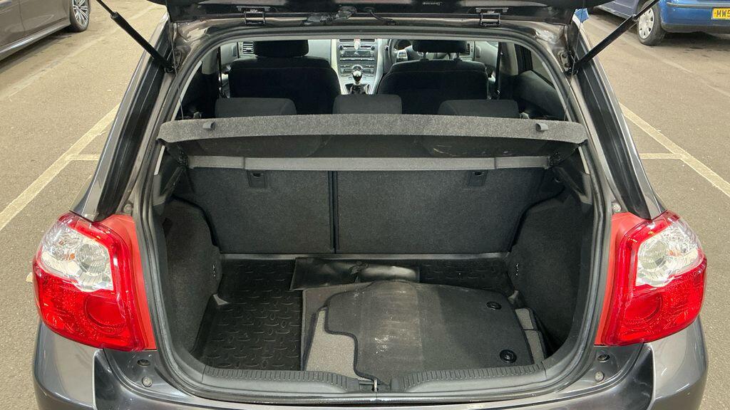 Used Toyota Auris 2010 for sale - 77685179: Photo 10