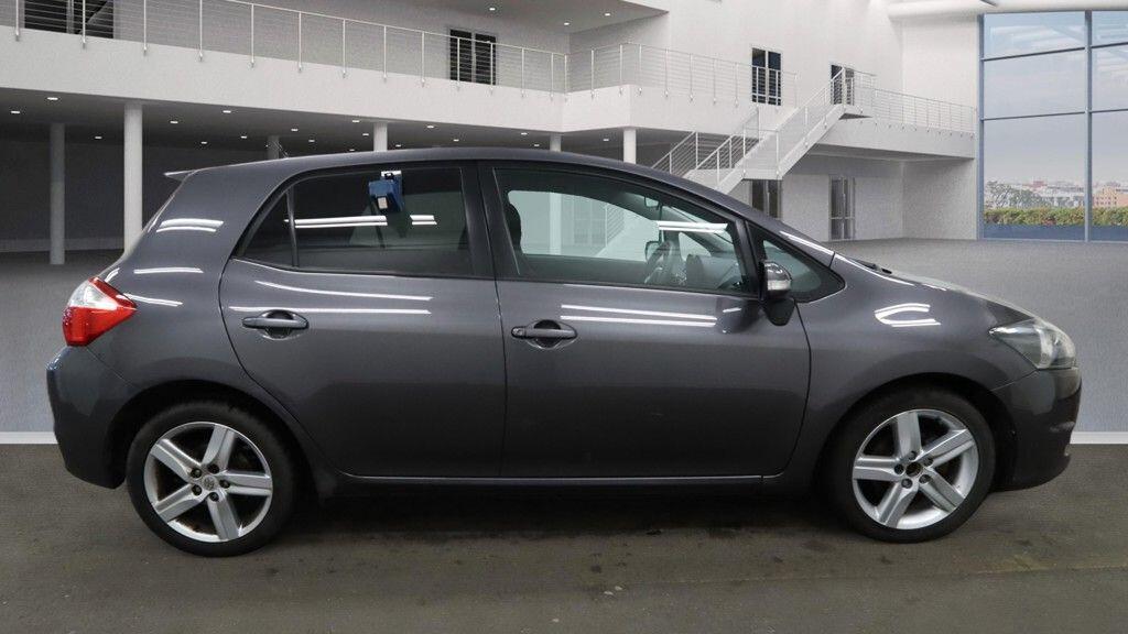 Used Toyota Auris 2010 for sale - 77685179: Photo 5