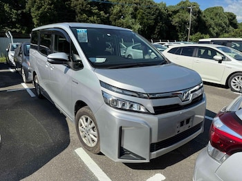 Used Toyota Voxy 2020 for sale - 77016180: Photo