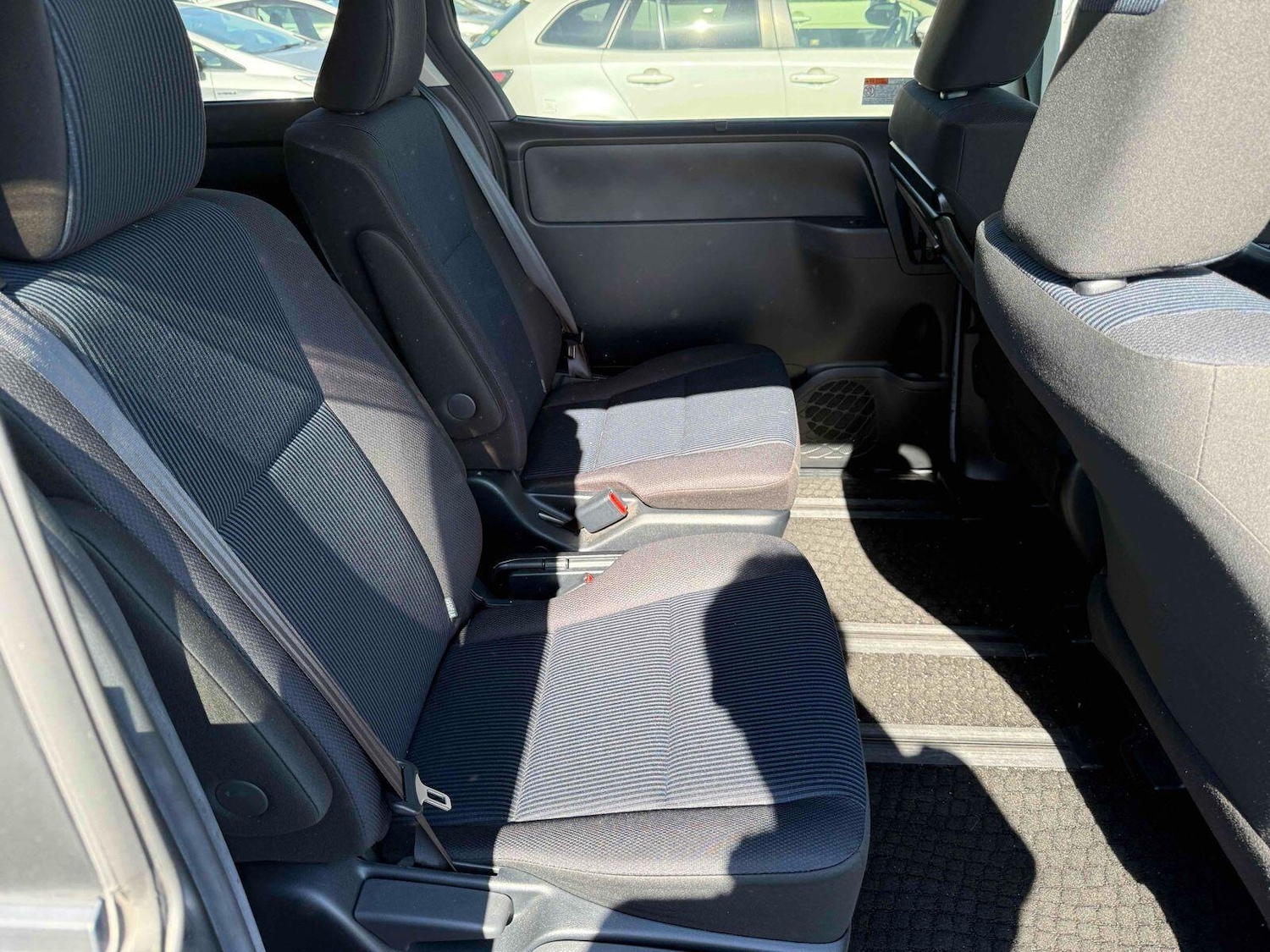 Used Toyota Voxy for sale - 77016180: Photo 4