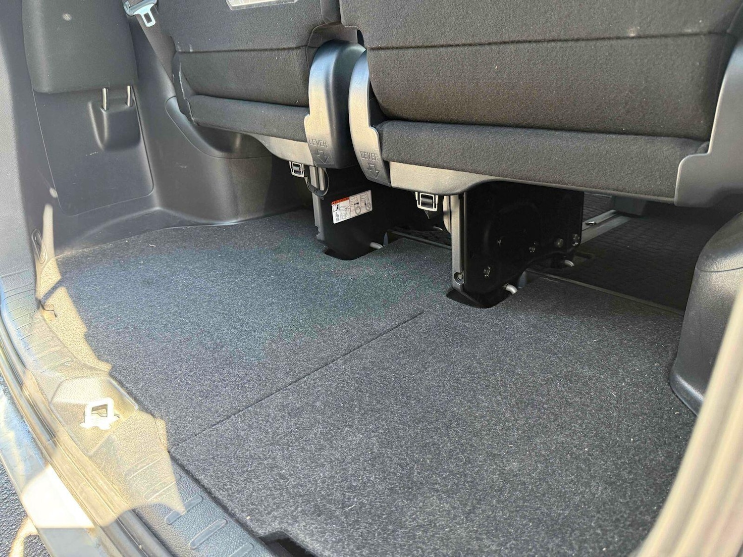 Used Toyota Voxy for sale - 77016180: Photo 6