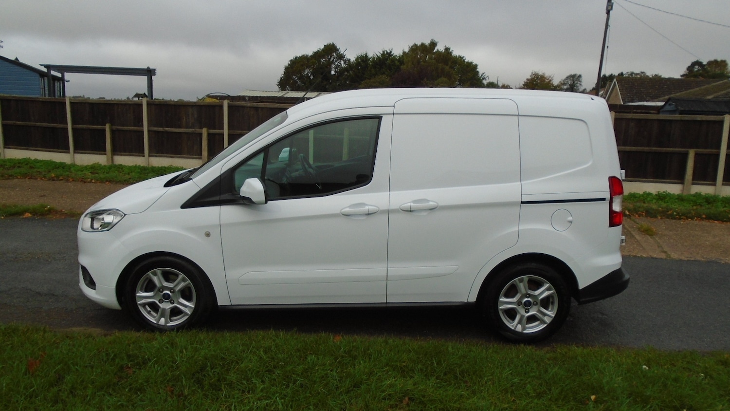 Used Ford Transit Courier 2020 for sale - 76288357: Photo 3
