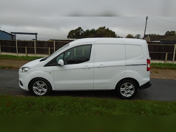 Ford Transit Courier feature image 3