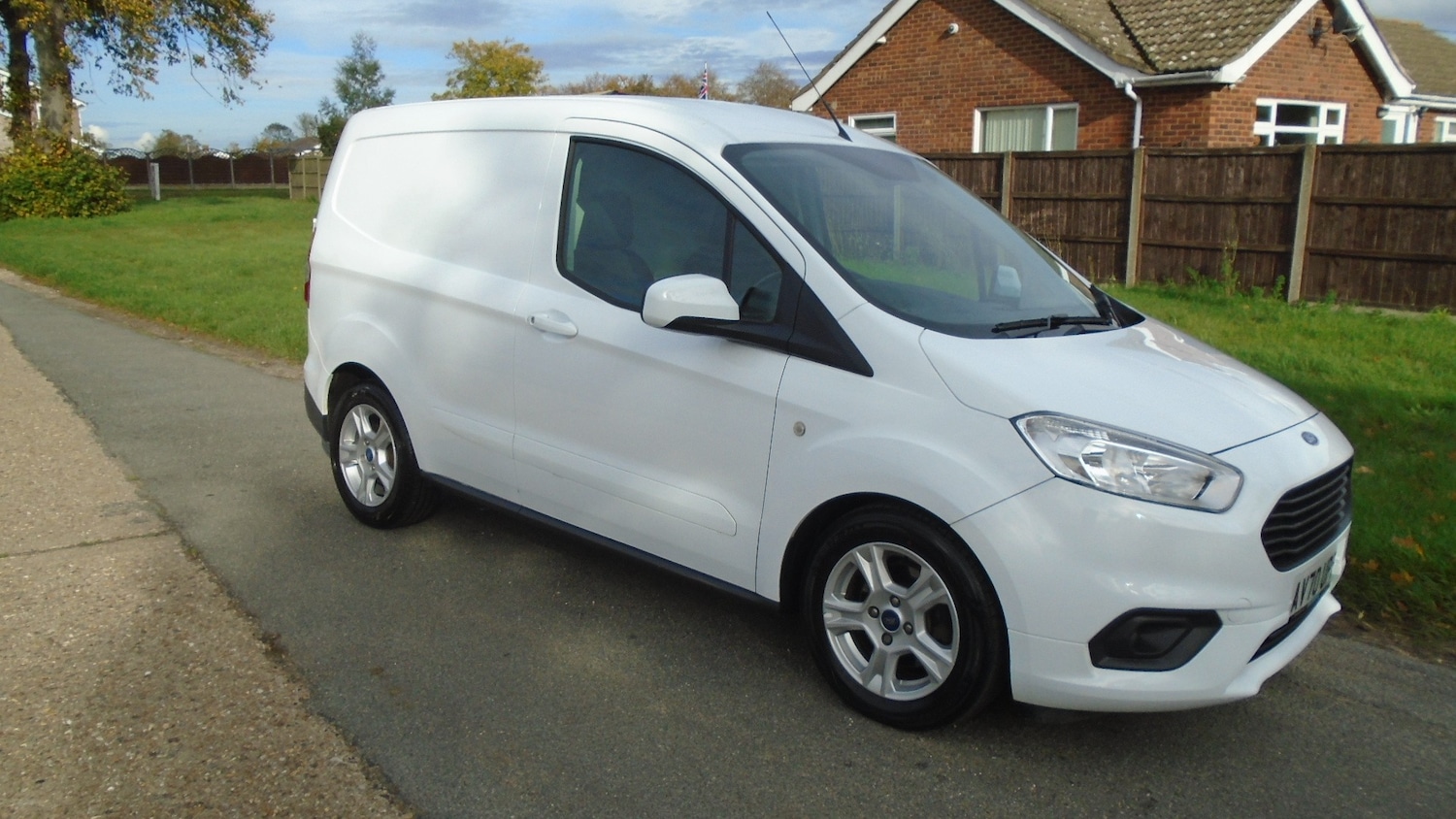 Used Ford Transit Courier 2020 for sale - 76343837: Photo 1
