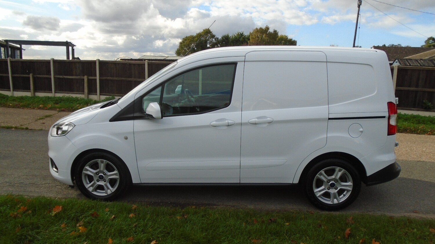 Used Ford Transit Courier 2020 for sale - 76343837: Photo 3