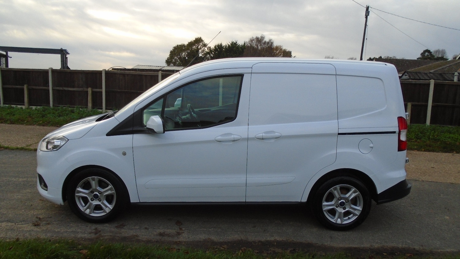 Used Ford Transit Courier 2020 for sale - 76614784: Photo 3