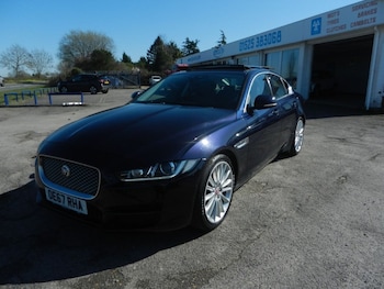 Used Jaguar XE 2017 for sale - 77850175: Photo