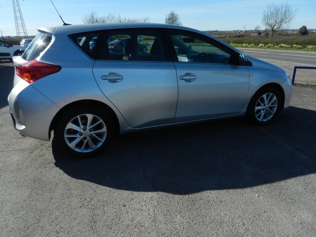 Used Toyota Auris 2014 for sale - 77976605: Photo 2