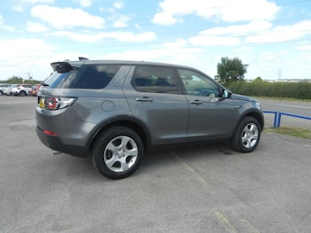 Used Land Rover Discovery Sport 2017 for sale - 75503060: Photo