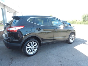 Used Nissan Qashqai 2014 for sale - 76010335: Photo 2