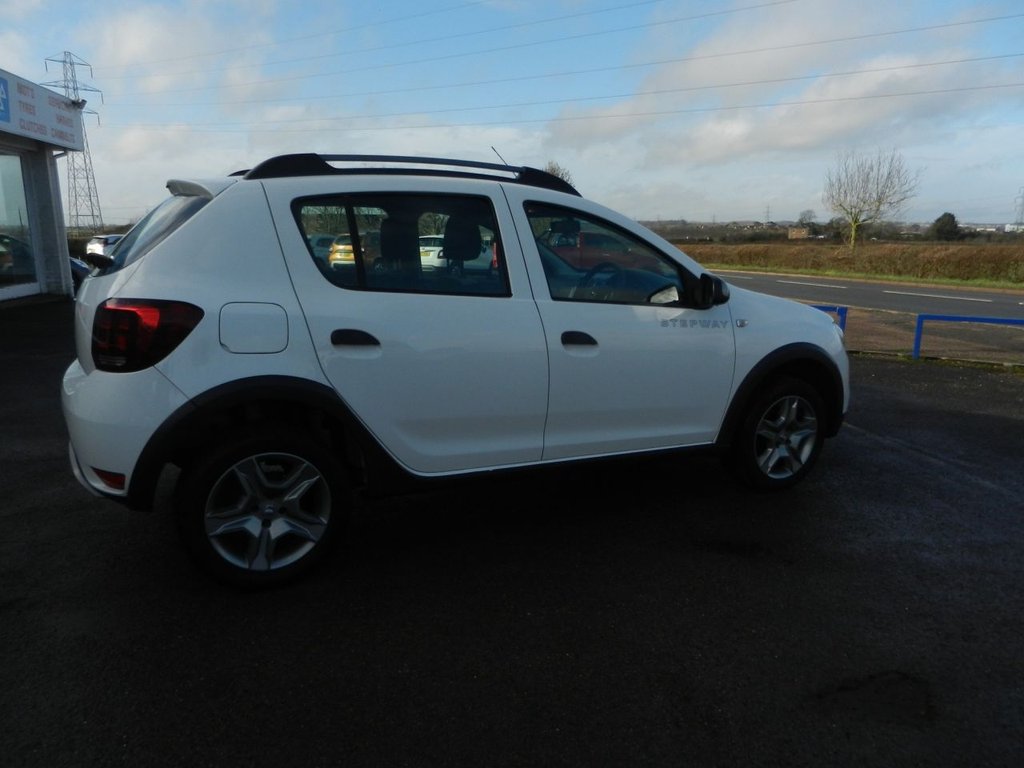 Used Dacia Sandero Stepway 2018 for sale - 77369905: Photo 2