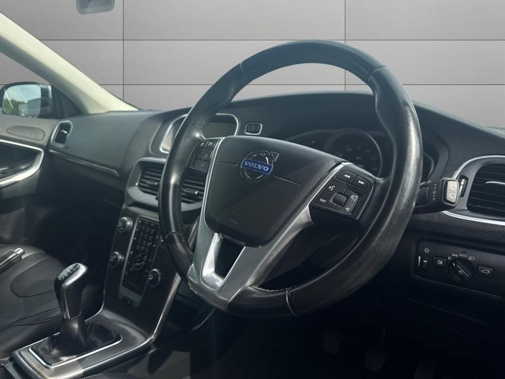 Used Volvo V40 2015 for sale - 78200369: Photo 15