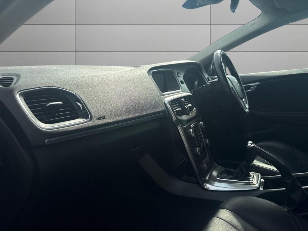 Used Volvo V40 2015 for sale - 78200369: Photo 16