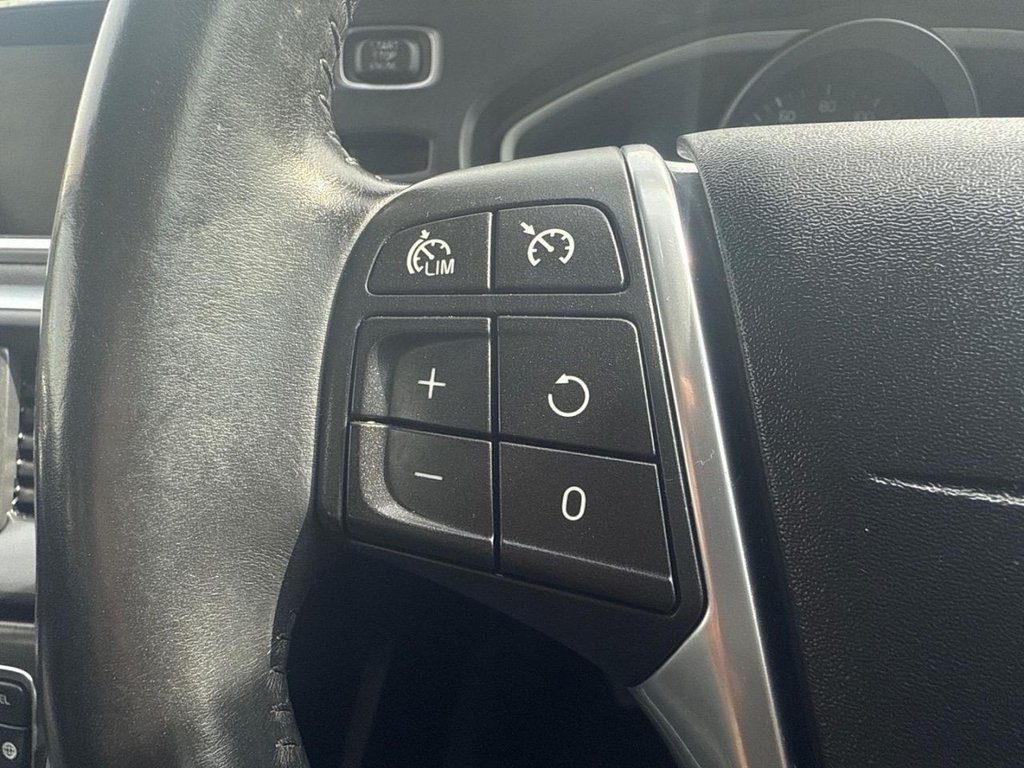 Used Volvo V40 2015 for sale - 78200369: Photo 18