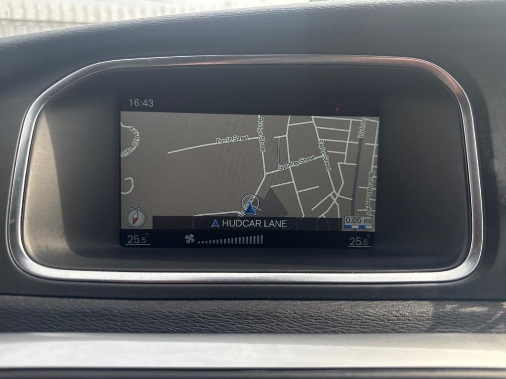 Used Volvo V40 2015 for sale - 78200369: Photo 21