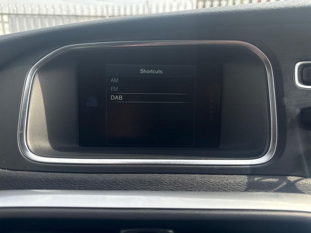 Used Volvo V40 2015 for sale - 78200369: Photo 24