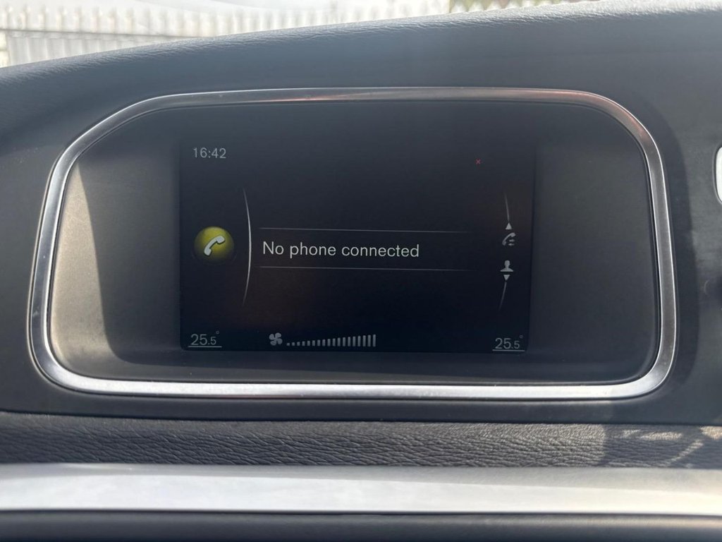 Used Volvo V40 2015 for sale - 78200369: Photo 25