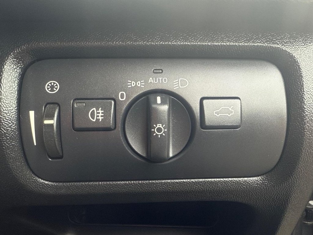 Used Volvo V40 2015 for sale - 78200369: Photo 34