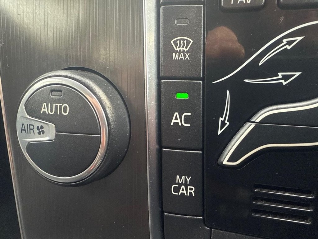 Used Volvo V40 2015 for sale - 78200369: Photo 35