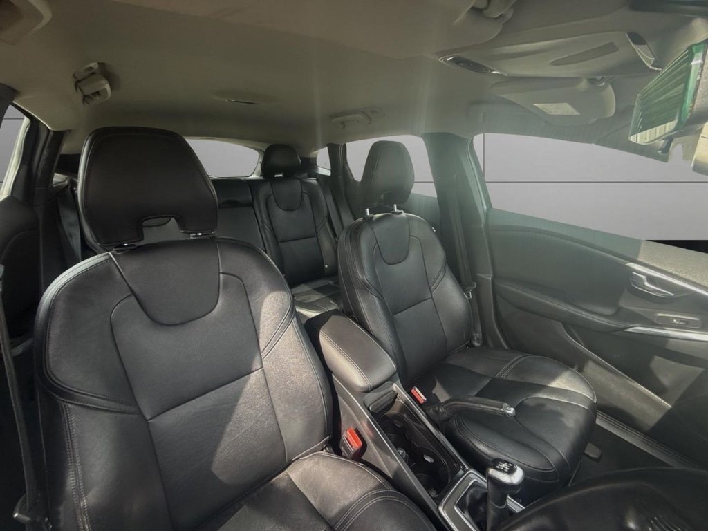 Used Volvo V40 2015 for sale - 78200369: Photo 37