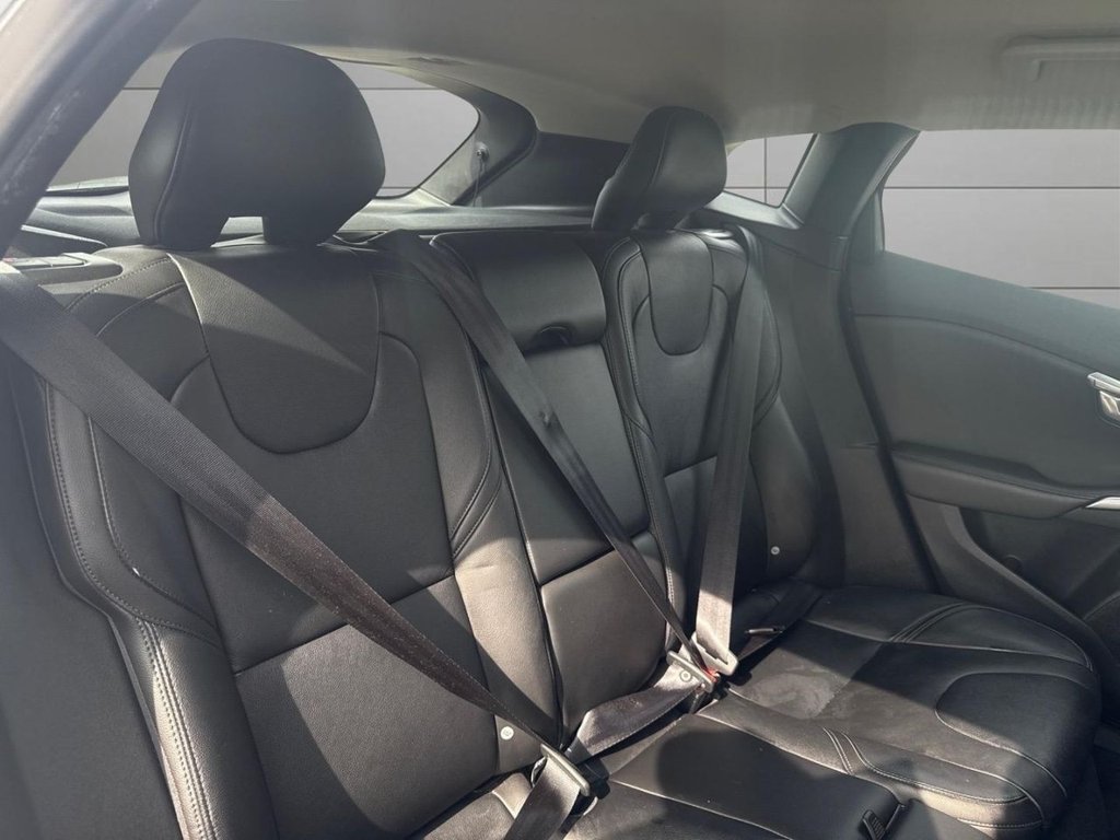 Used Volvo V40 2015 for sale - 78200369: Photo 40