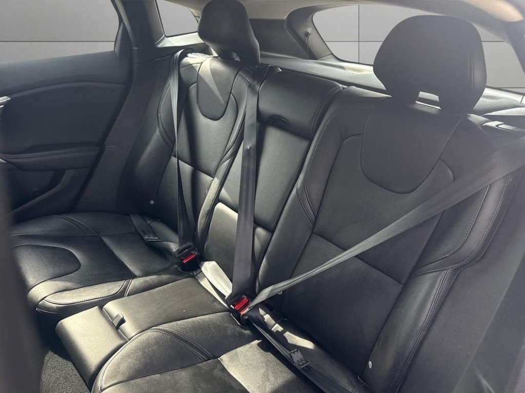 Used Volvo V40 2015 for sale - 78200369: Photo 41