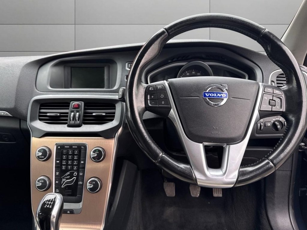 Used Volvo V40 2015 for sale - 78200310: Photo 13