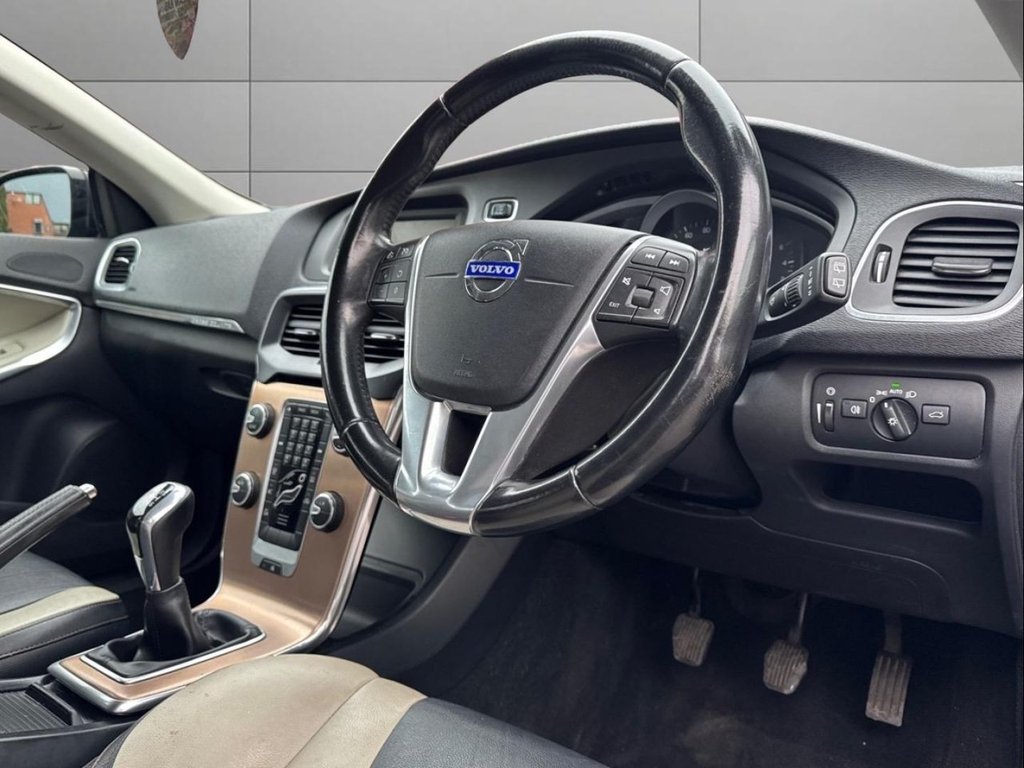 Used Volvo V40 2015 for sale - 78200310: Photo 15