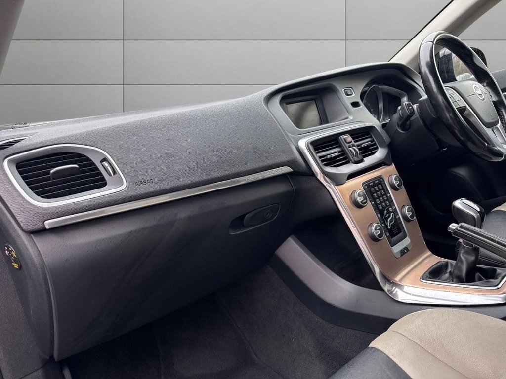 Used Volvo V40 2015 for sale - 78200310: Photo 16