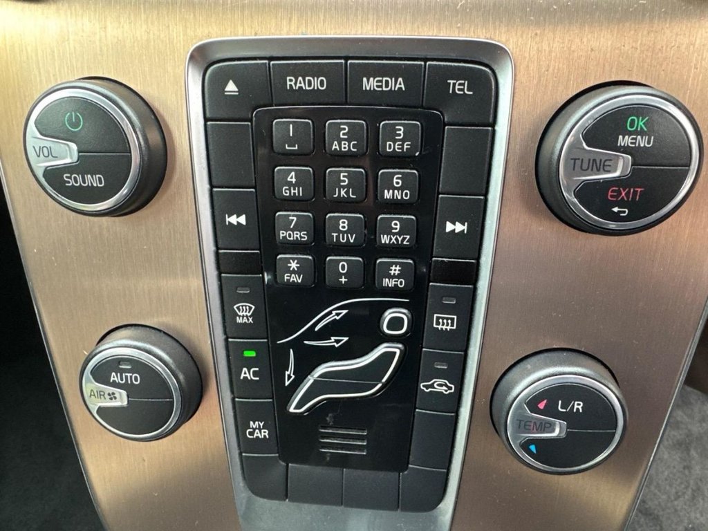 Used Volvo V40 2015 for sale - 78200310: Photo 28