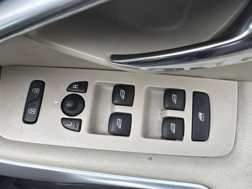 Used Volvo V40 2015 for sale - 78200310: Photo 30