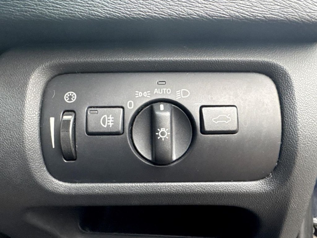 Used Volvo V40 2015 for sale - 78200310: Photo 31