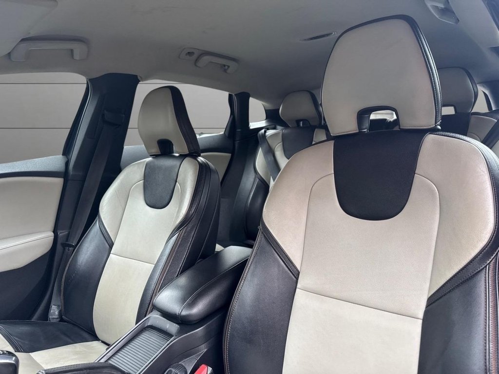 Used Volvo V40 2015 for sale - 78200310: Photo 35