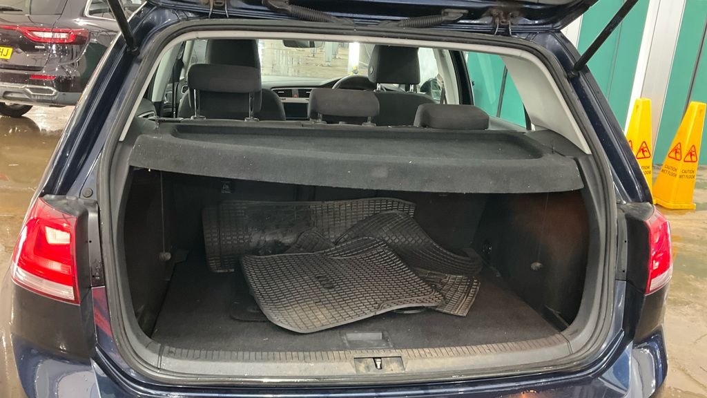 Used Volkswagen Golf 2017 for sale - 78199899: Photo 24