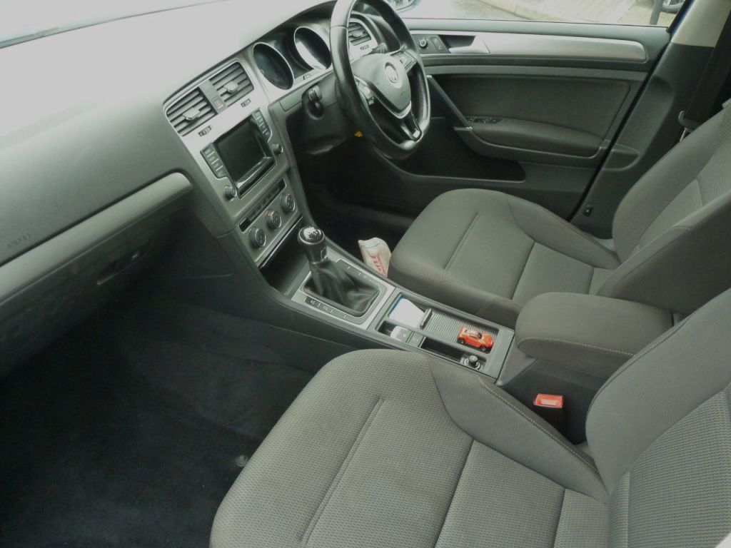 Used Volkswagen Golf 2014 for sale - 77603520: Photo 2