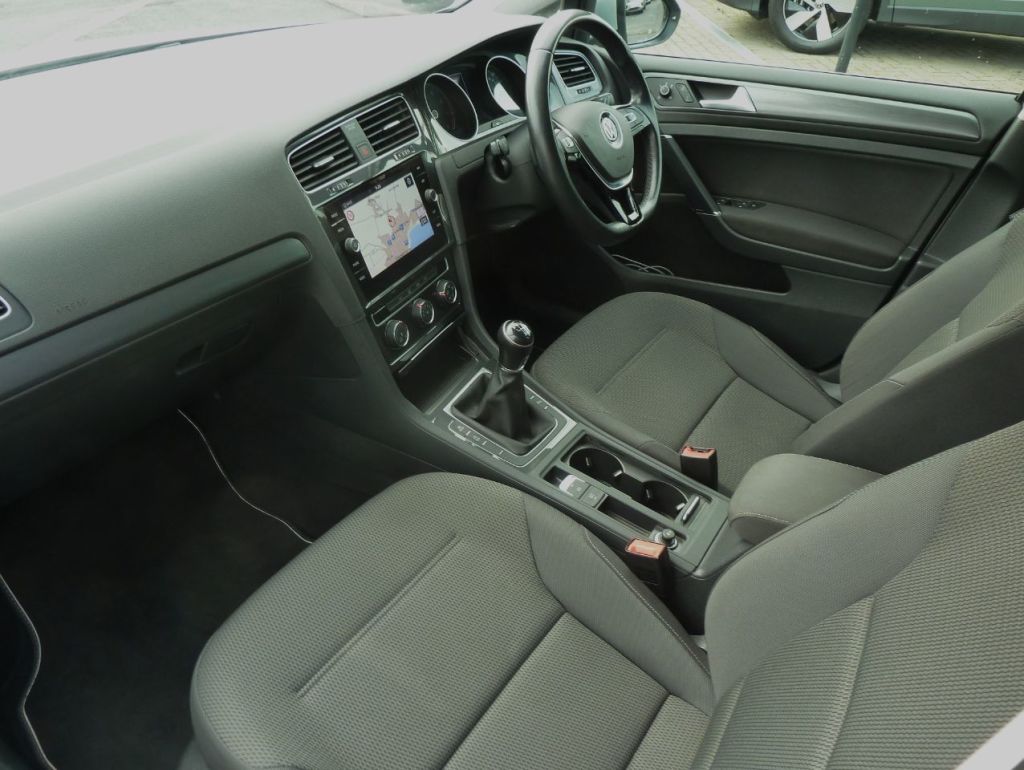 Used Volkswagen Golf 2019 for sale - 78015880: Photo 2