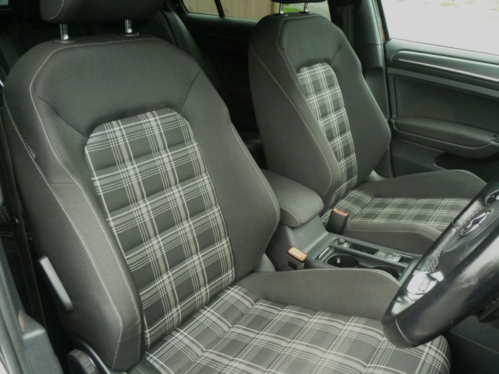 Used Volkswagen Golf 2019 for sale - 76016794: Photo 19