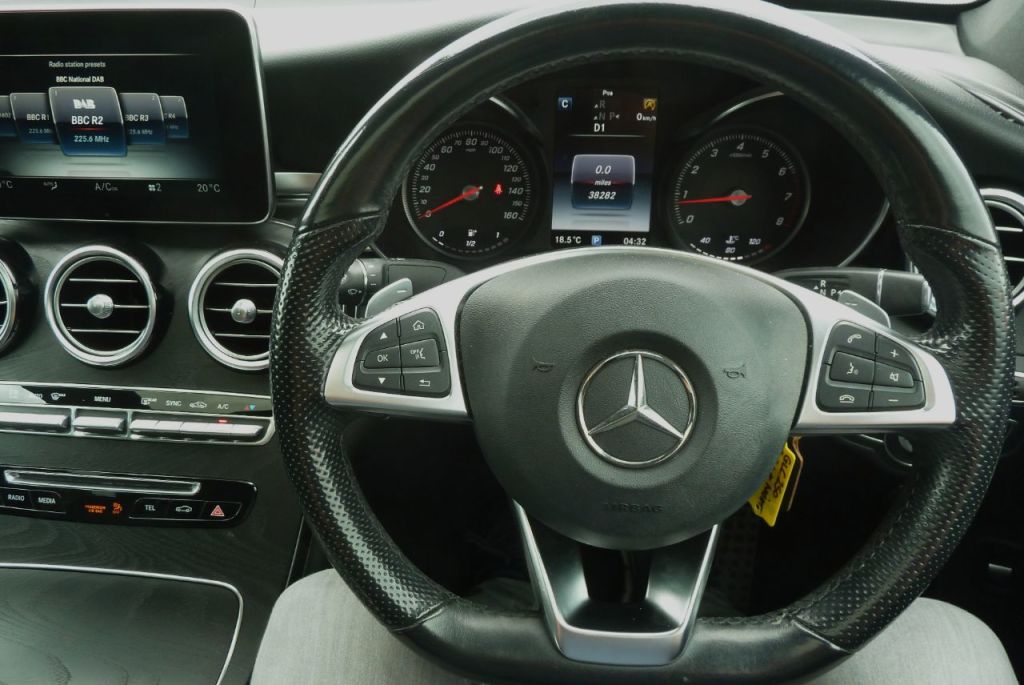 Used Mercedes-Benz GLC 2019 for sale - 75673404: Photo 13