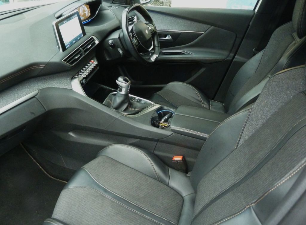 Used Peugeot 3008 2019 for sale - 76985462: Photo 2