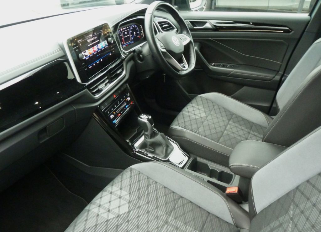 Used Volkswagen T-Roc 2023 for sale - 77593348: Photo 2