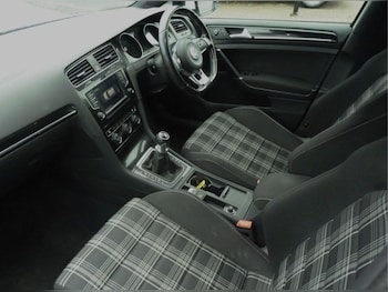 Used Volkswagen Golf 2016 for sale - 76949507: Photo