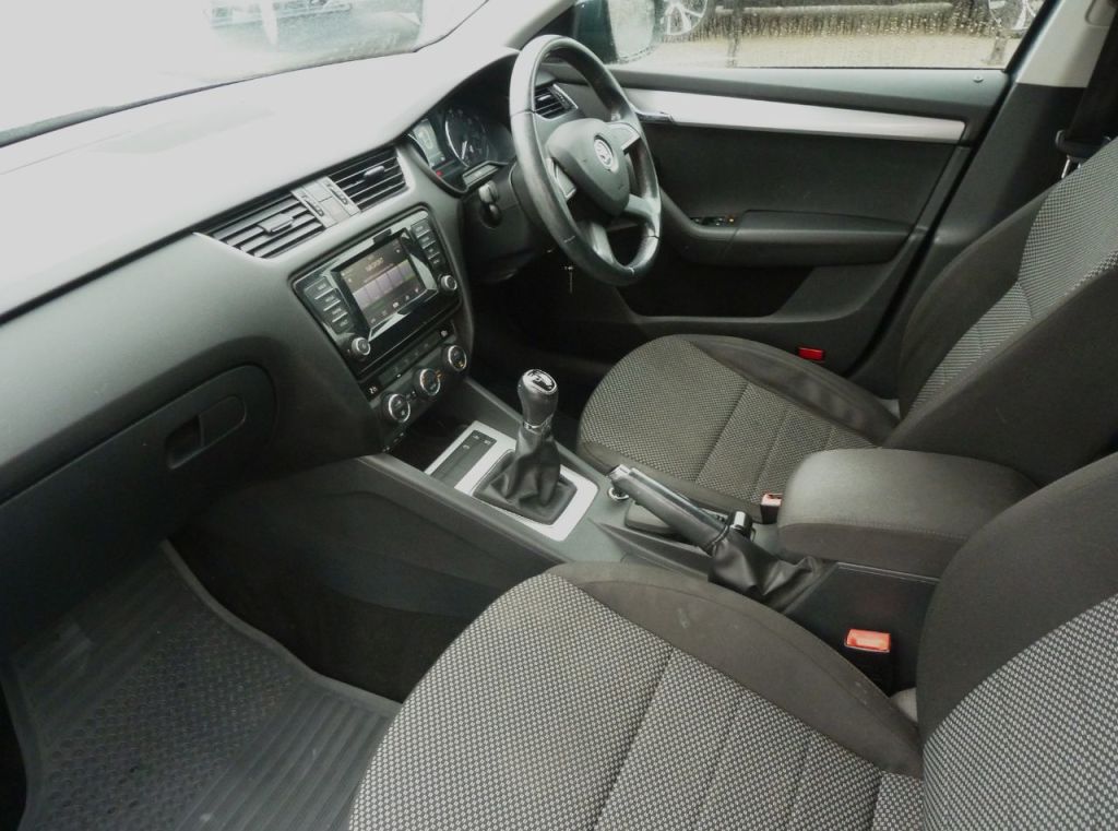 Used Skoda Octavia 2015 for sale - 76469355: Photo 2