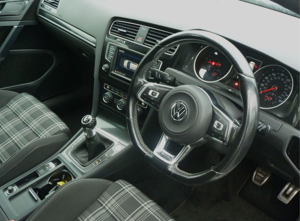 Used Volkswagen Golf 2016 for sale - 76985485: Photo 11