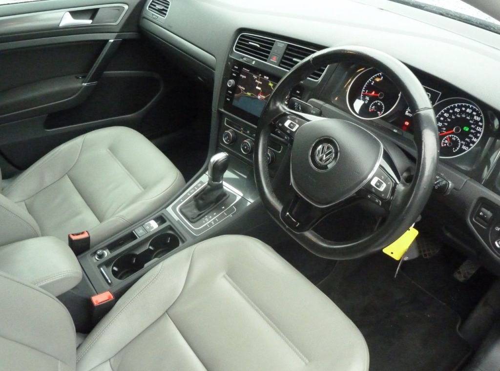 Used Volkswagen Golf 2017 for sale - 76162563: Photo 11