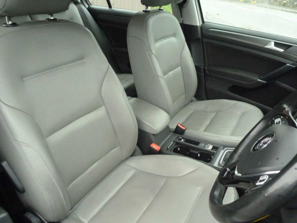 Used Volkswagen Golf 2017 for sale - 76162563: Photo 12