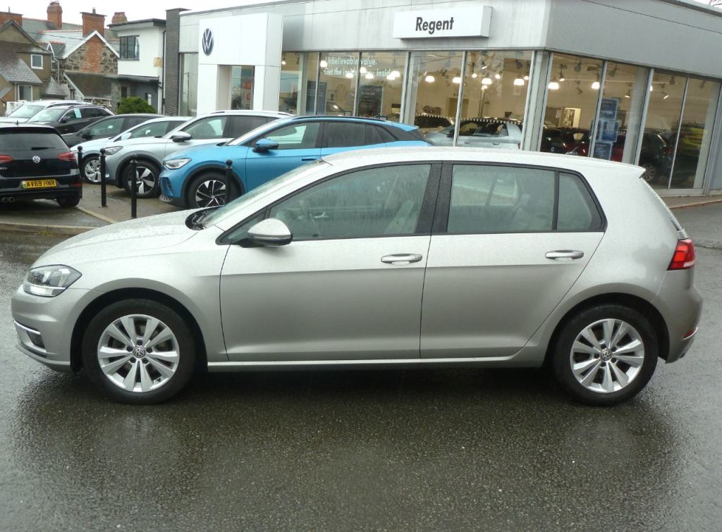 Used Volkswagen Golf 2017 for sale - 76162563: Photo 5