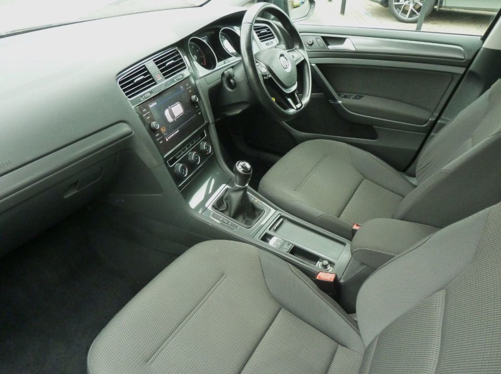 Used Volkswagen Golf 2018 for sale - 77607982: Photo 2